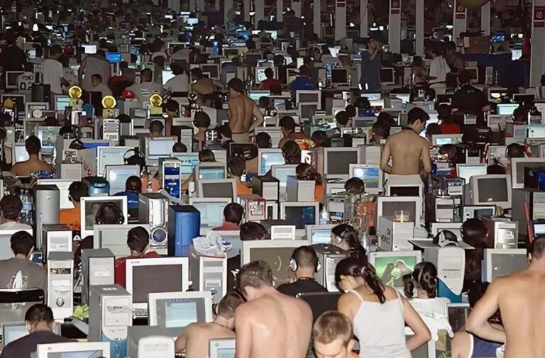 The 2000s LAN Party Scene in Photos: When Gaming Was All About Local Connections