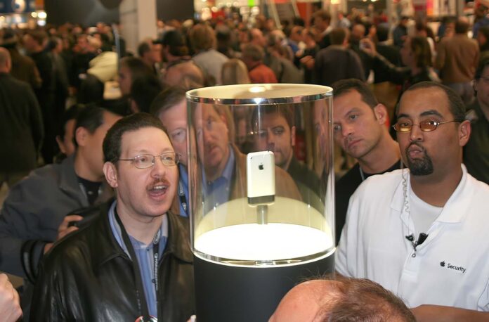 The Day the iPhone Was Born: Rare Photos From Apple’s