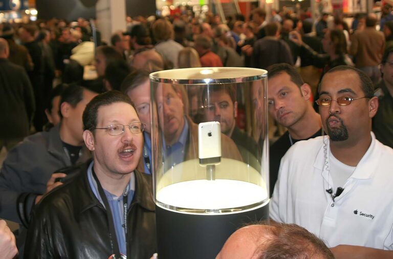 The Day the iPhone Was Born: Rare Photos From Apple’s Historic 2007 Unveiling