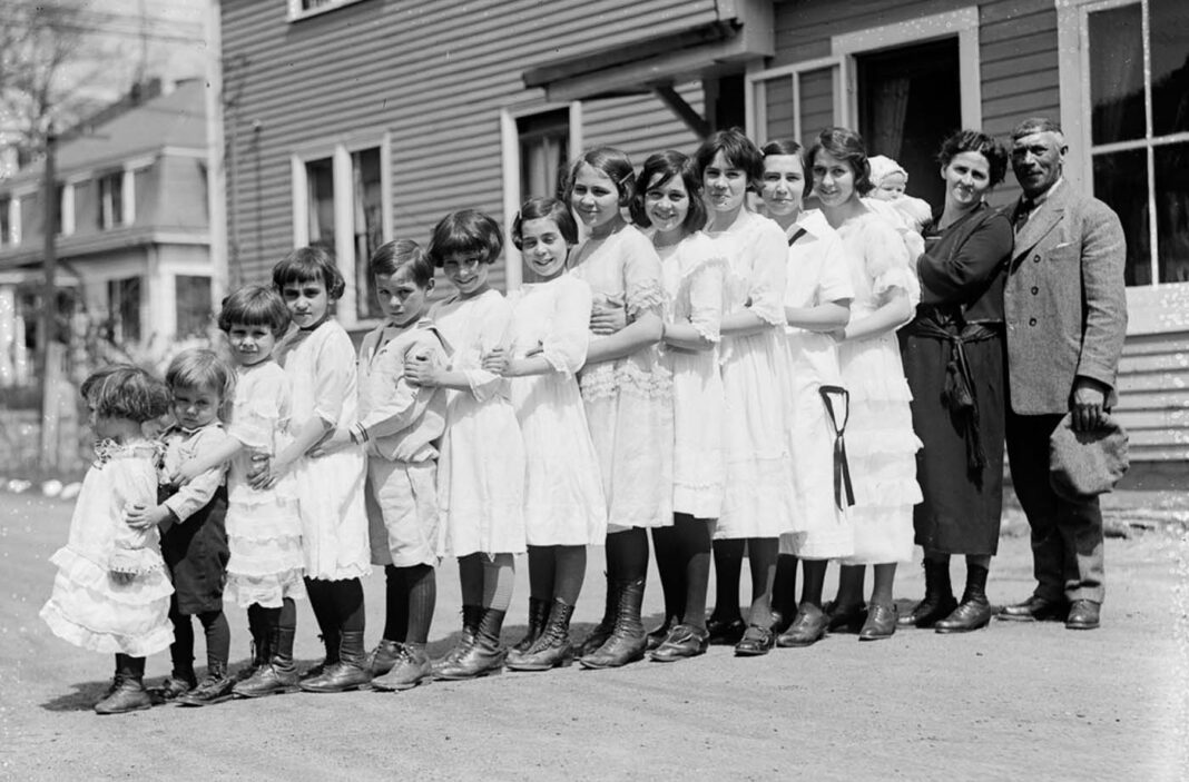 The Noonans: The Story of an Uncommon Family with 13 Children Living in the 1920s Massachusetts