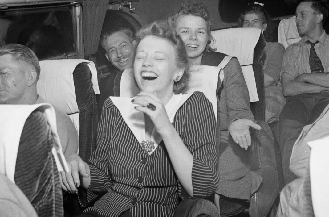 The chaos and beauty of Greyhound buses captured by Esther Bubley, 1943