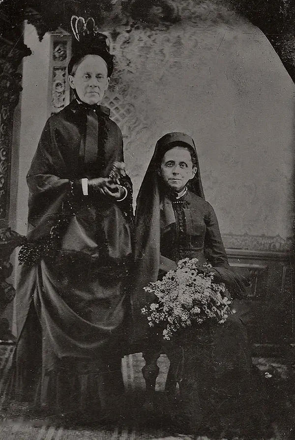 Victorian Widows in Mourning Old Photos