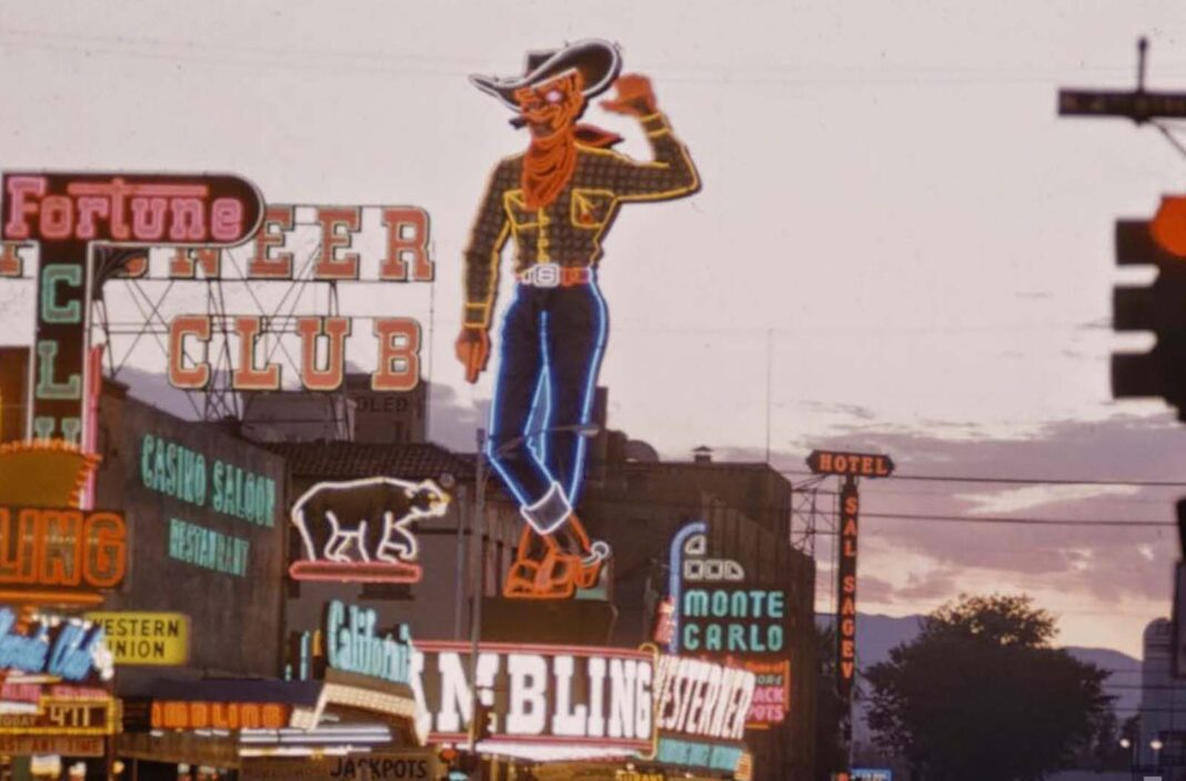 Vintage Color Photographs Show the Early Days of Las Vegas' Nightlife, 1950s