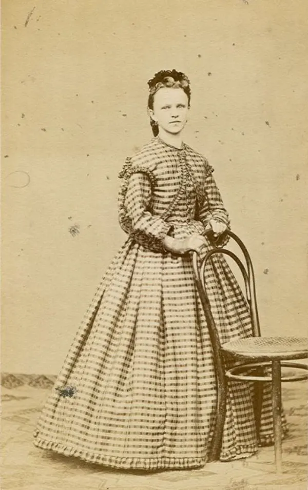 Victorian Girl Fashion 1980s