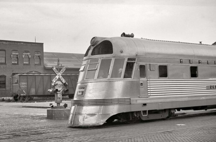 Vintage Photos Show How Glamorous the Old Days of Train