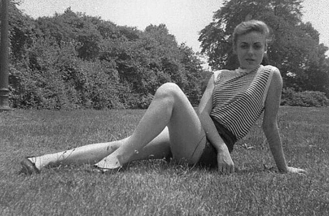Vintage Photos of Teenage Girls’ Fashion in the 1950s