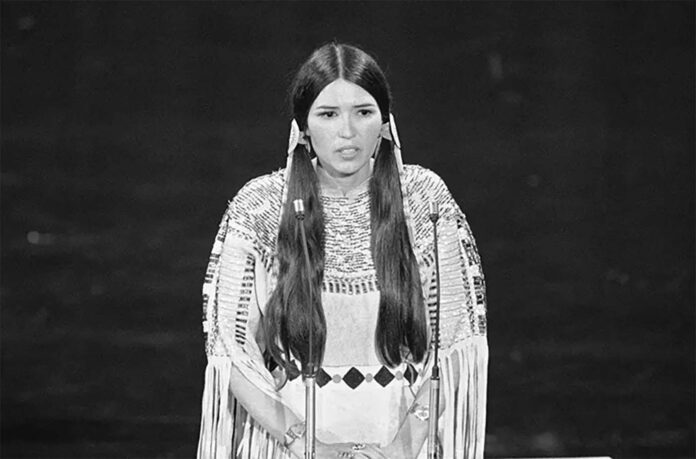 When Marlon Brando Asked Sacheen Littlefeather to Refuse his Oscar, When Marlon Brando Asked Sacheen Littlefeather to Refuse his Oscar, 1973