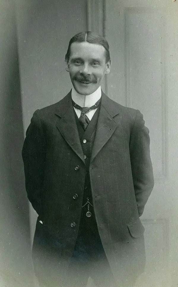 Victorian People smiling in Photos