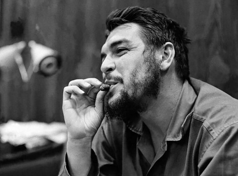 Che Guevara: A Life Told in Historical Photos from Youth to Final Years