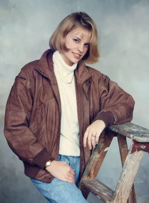 Beautiful Studio Shots Capture Young Women’s Hairstyles and Fashion of the Early 1990s