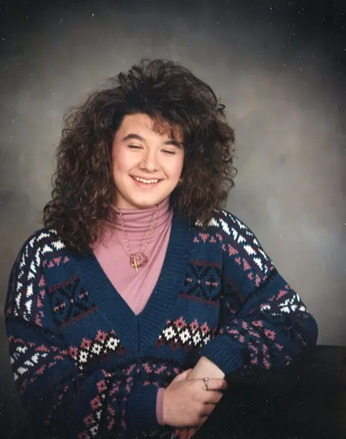 Beautiful Studio Shots Capture Young Women’s Hairstyles and Fashion of the Early 1990s