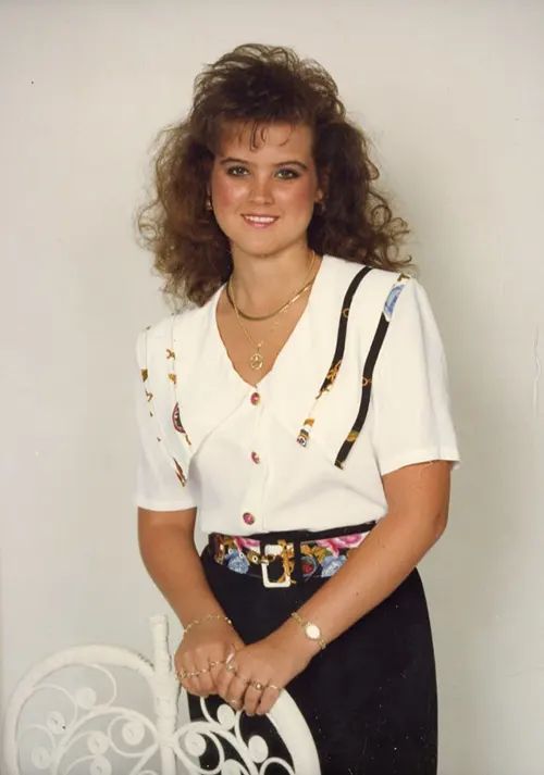Beautiful Studio Shots Capture Young Women’s Hairstyles and Fashion of the Early 1990s