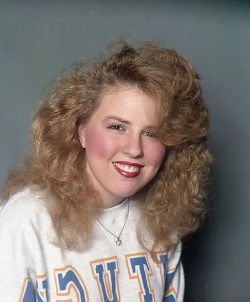 Beautiful Studio Shots Capture Young Women’s Hairstyles and Fashion of the Early 1990s