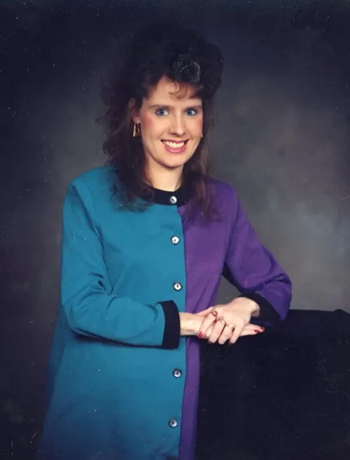 Beautiful Studio Shots Capture Young Women’s Hairstyles and Fashion of the Early 1990s