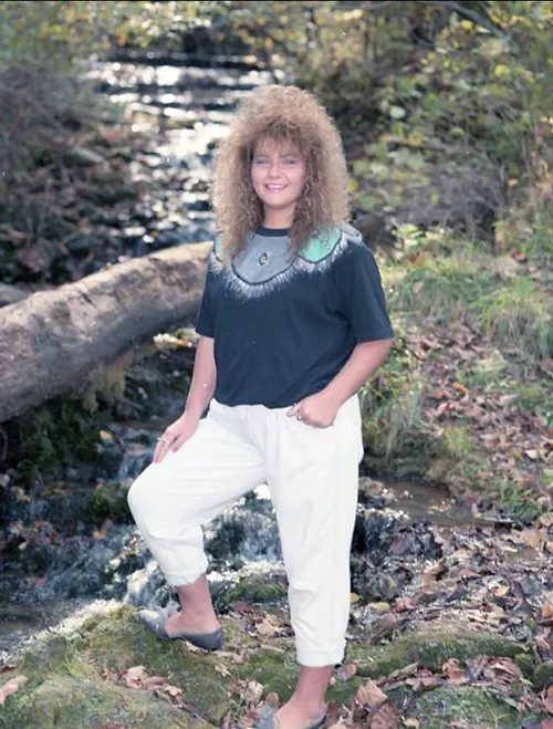 Beautiful Studio Shots Capture Young Women’s Hairstyles and Fashion of the Early 1990s