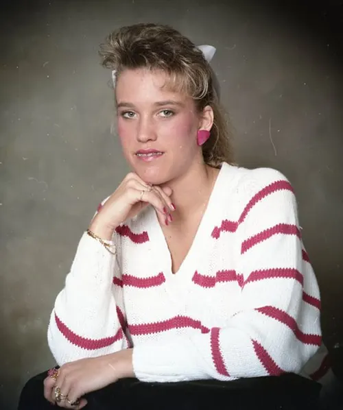 Beautiful Studio Shots Capture Young Women’s Hairstyles and Fashion of the Early 1990s