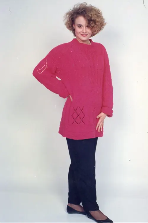 Beautiful Studio Shots Capture Young Women’s Hairstyles and Fashion of the Early 1990s