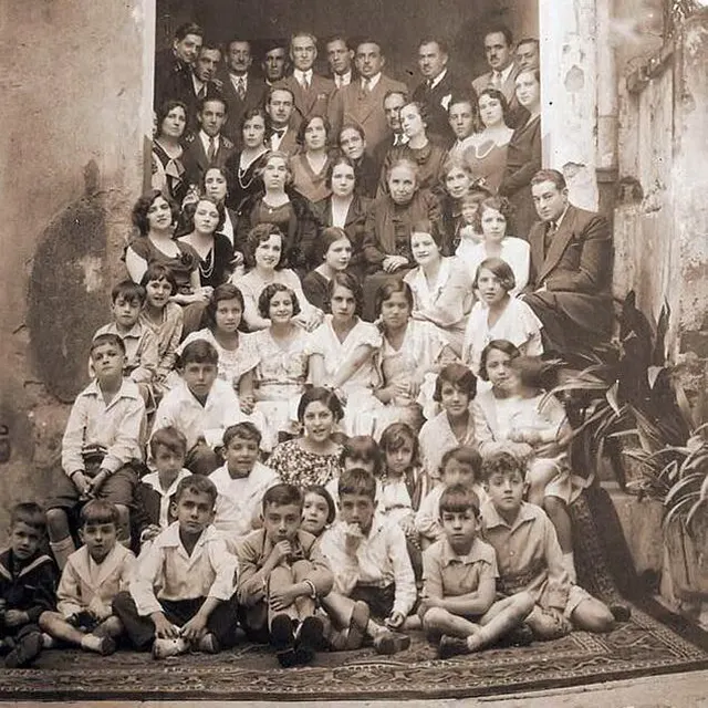 Vintage Photos of Large Families