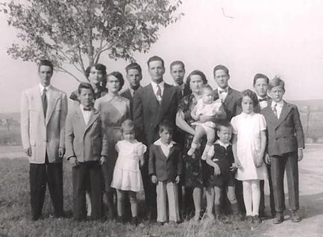 Vintage Photos of Large Families