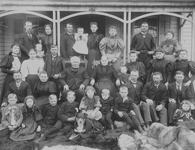 Vintage Photos of Large Families