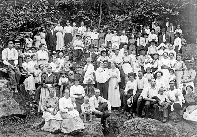 Vintage Photos of Large Families