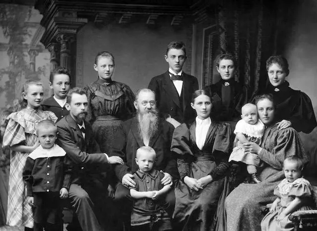 Vintage Photos of Large Families