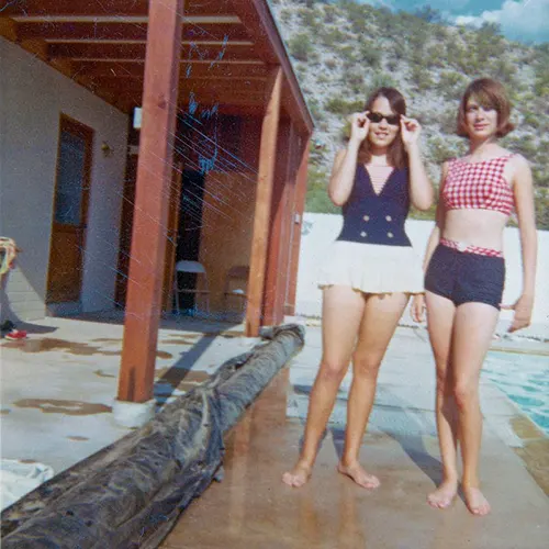 Teenage girls fashion from the 1960s