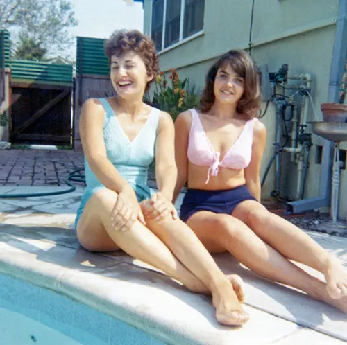 Teenage girls fashion from the 1960s