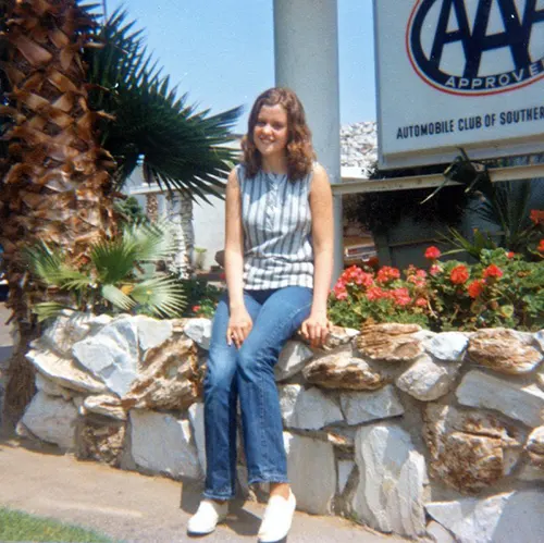 Teenage girls fashion from the 1960s