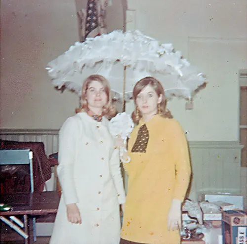 Teenage girls fashion from the 1960s