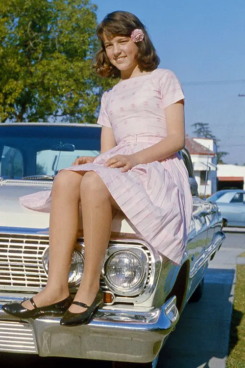 Teenage girls fashion from the 1960s