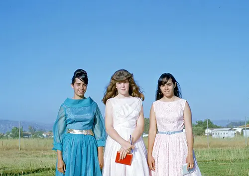 Teenage girls fashion from the 1960s