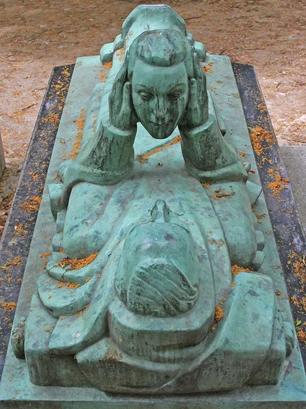 Fascinating Photos of Famous Graves and the Incredible Stories Behind Them
