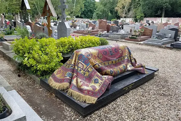 Fascinating Photos of Famous Graves and the Incredible Stories Behind Them