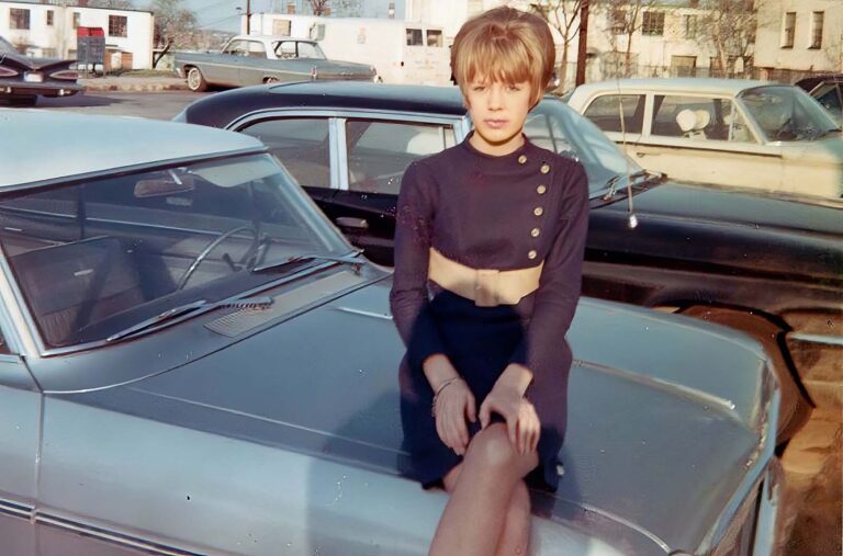Teenage Girls’ Fashion in the 1960s: Vintage Photos That Capture a Stylish Generation