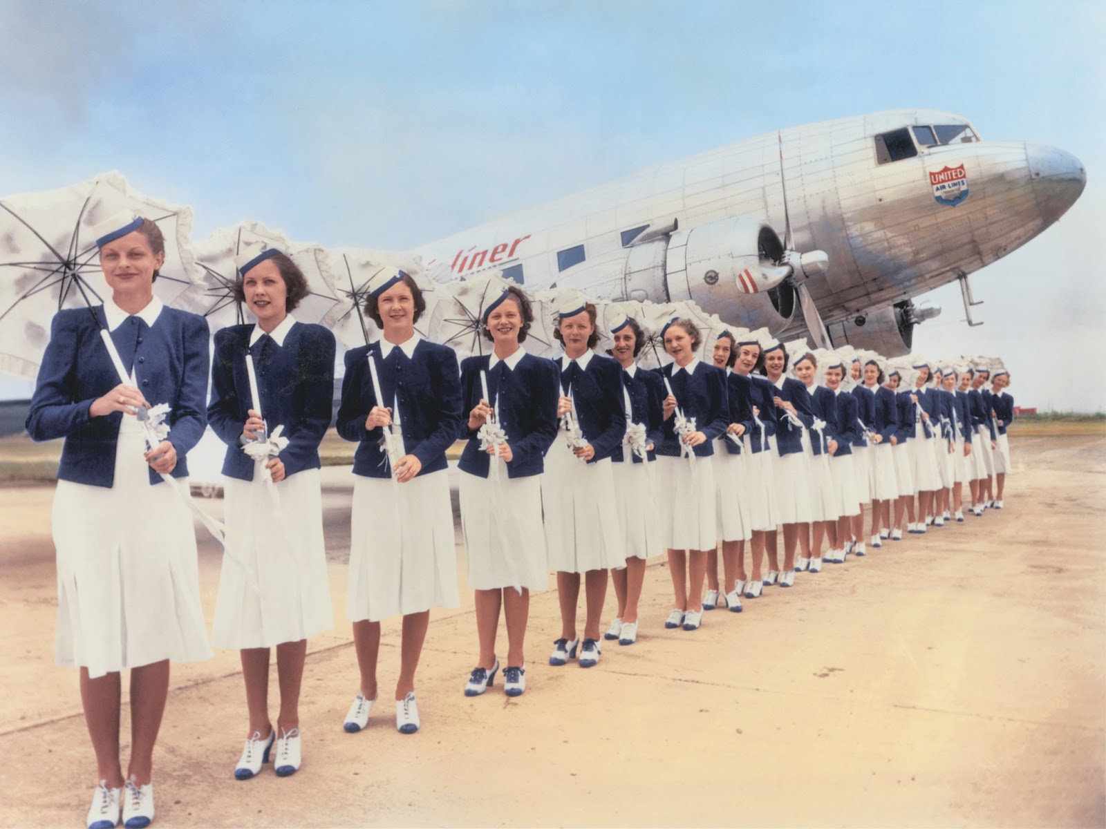 Vintage Photos Show the Stunning Evolution of Flight Attendant Uniforms from the 1930s to 1970s