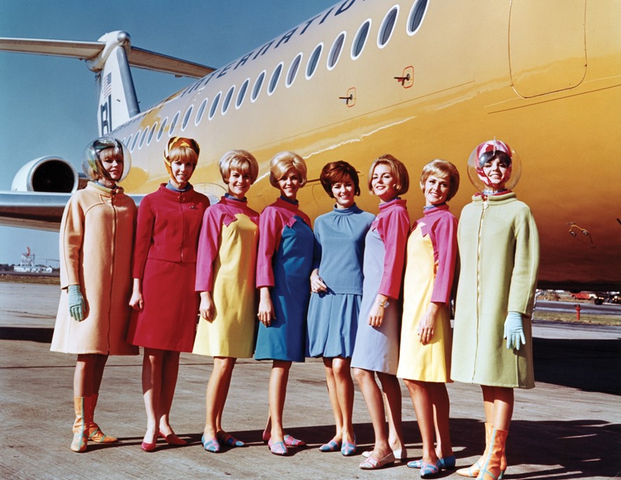 Vintage Photos Show the Stunning Evolution of Flight Attendant Uniforms from the 1930s to 1970s