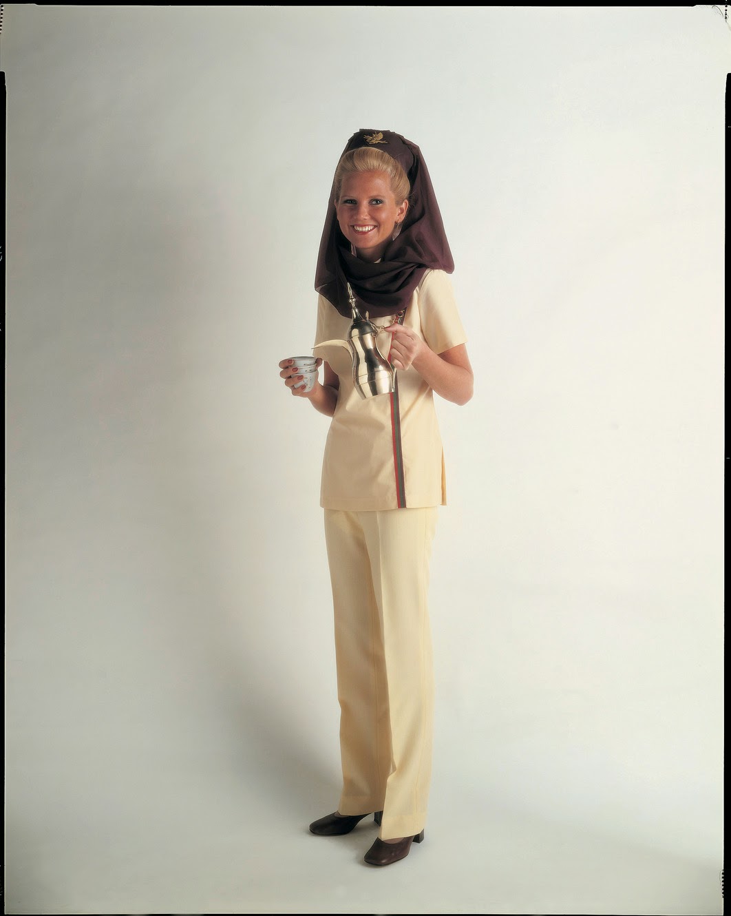Vintage Photos Show the Stunning Evolution of Flight Attendant Uniforms from the 1930s to 1970s
