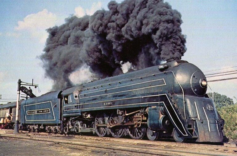 The Golden Age of Streamliners: Vintage Photos Show the Unmatched Glamour of Rail Travel