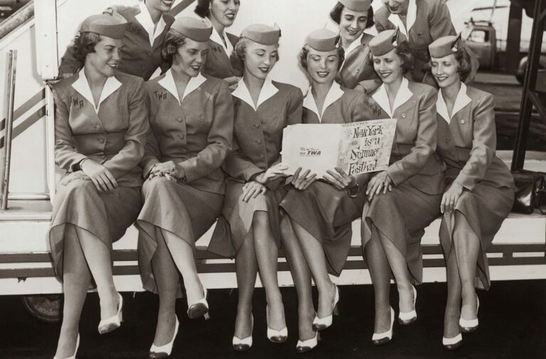 Vintage Photos Show the Stunning Evolution of Flight Attendant Uniforms from the 1930s to 1970s