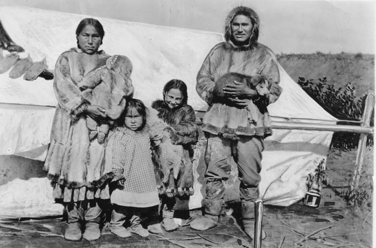 Inuit Life in Canada’s Frozen North Captured in Rare 1900s Photographs