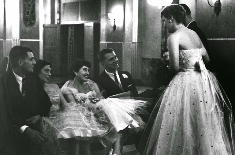Fascinating Vintage Photos Capture American Teen Life in the 1950s