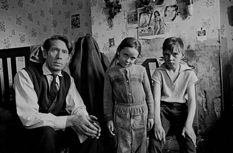 Forgotten Photos of Manchester’s Slums From the 1960s and 1970s That Shook the Nation