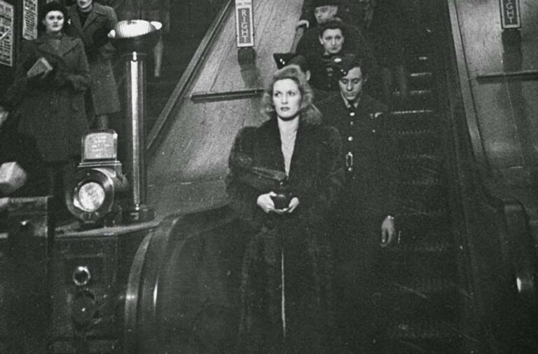 London’s Wartime Nightlife During the Blackout: Rare Photos from 1944