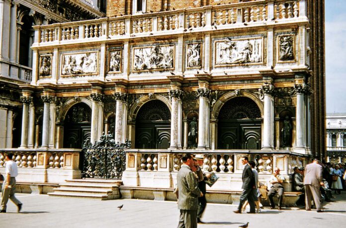 Before Modern Tourism: Kodachrome Photos Show Italy’s Historic Architecture in